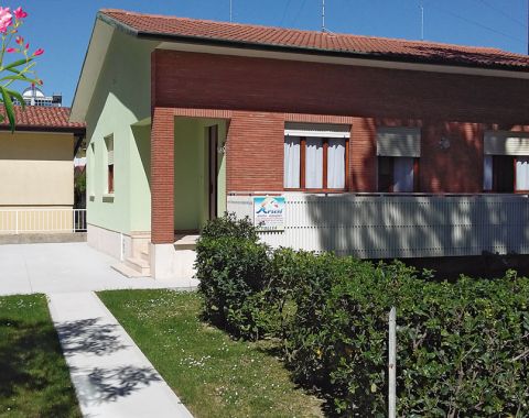 Bungalow Villa Tullia-rinnovata-lavatrice-A/C-Wi-Fi