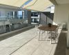 Grosse Terrasse mit  elektrische Vorhaenge